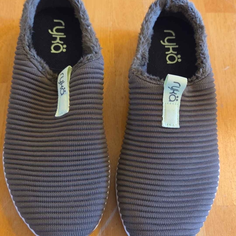 Ryka Olive Green Mules  Fur Lining Size 6 Slip Ons Outdoor Slippers Versatile